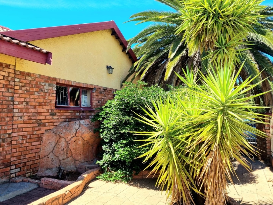 4 Bedroom Property for Sale in Roylglen Gardens Northern Cape